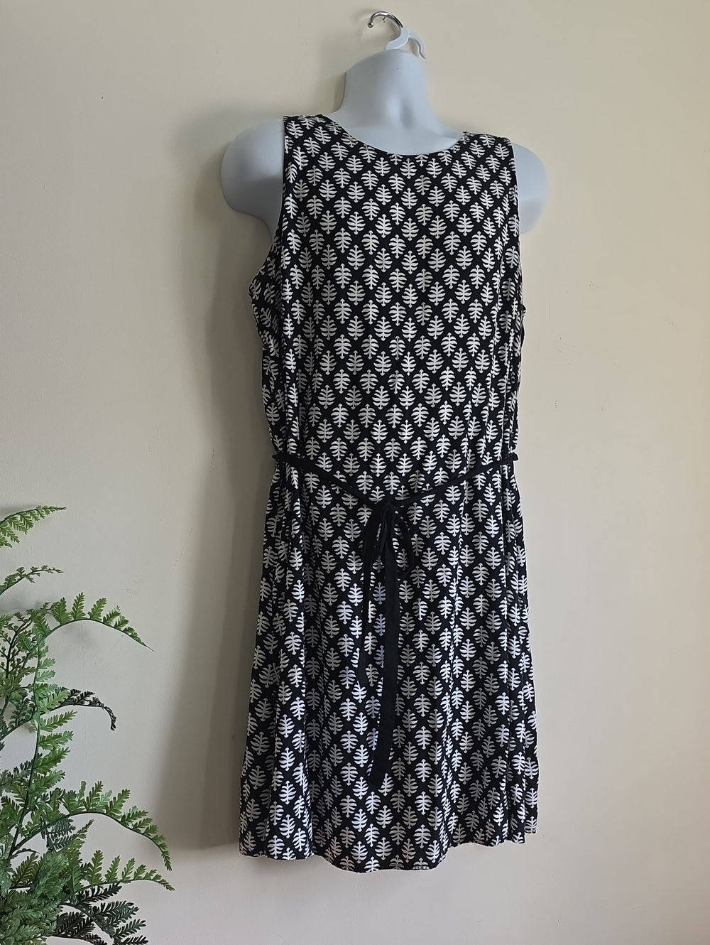 Old Navy Black and White Sleeveless Tie-Waist Mini Dress 3x